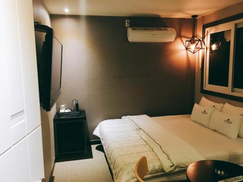 Postel nebo postele na pokoji v ubytování IDEA Hotel