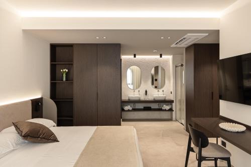 a bedroom with a bed and a desk and mirror at Dimora degli archi in Terrasini