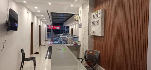 a corridor of a fast food restaurant with a long counter at Aashi's Inn in Alleppey