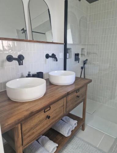 a bathroom with a sink and a mirror at Suite privée charentaise in Romegoux