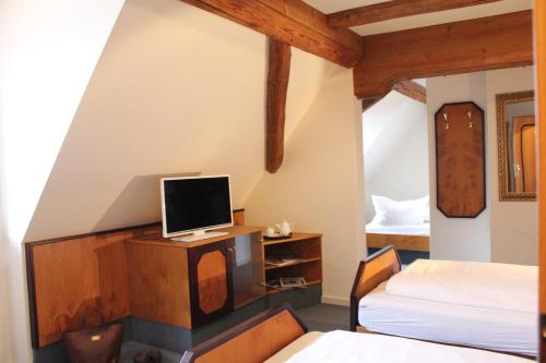 a bedroom with a desk with a computer on it at Haus zur Waldbrücke in Marktheidenfeld