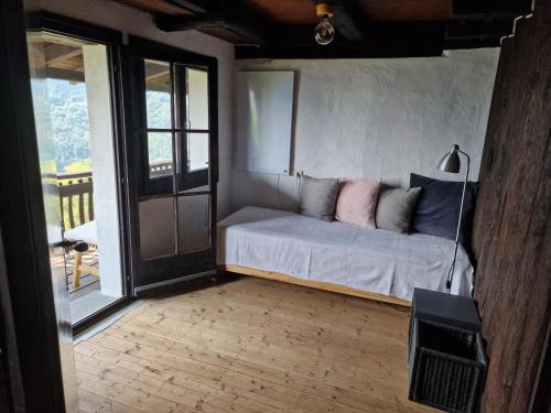 a room with a couch in a room with a balcony at Casa Grande in Falmenta