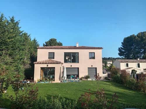 Villa 4 chambres à Aix 8 personnes et 2 bébés