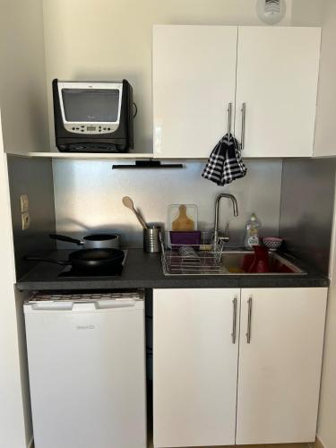 Bright apartment, 5-minute walk to Hyères beach