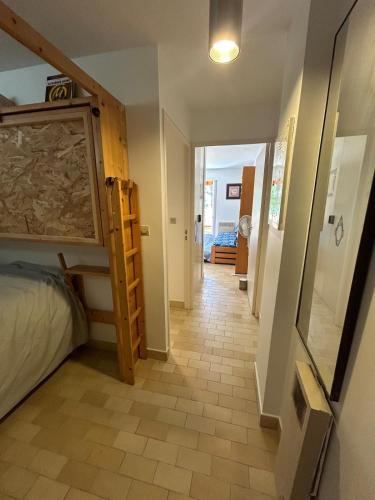 Bright apartment, 5-minute walk to Hyères beach
