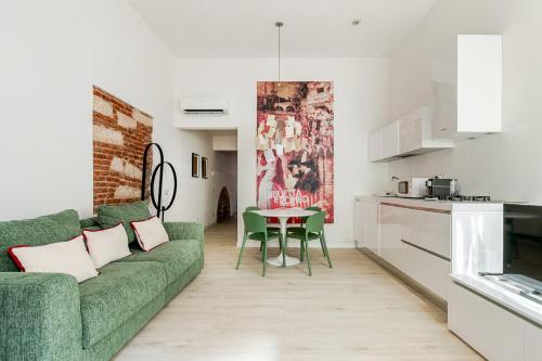 a living room with a green couch and a table at Truly Verona in Verona