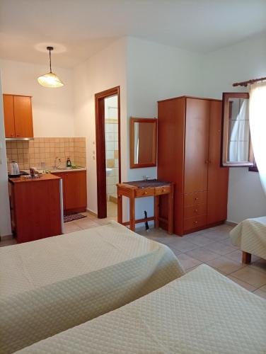a room with a kitchen with a bed and a table at Benigna Studios in Leipsoi