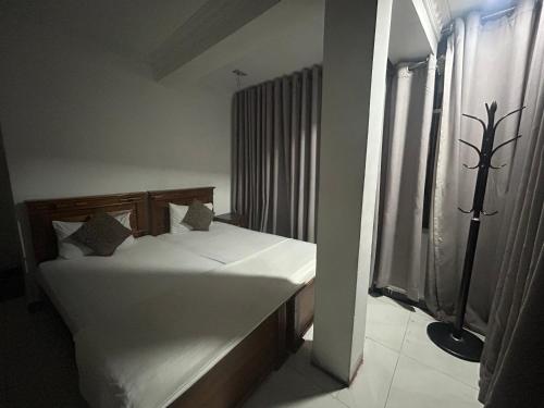 a bedroom with two beds and a window at Urban Vibe Kandy in Kandy