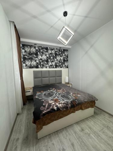 a bedroom with a bed in a room at Ideal home in Minda