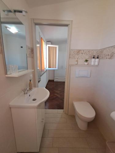 Kamar mandi di B&B Casa Viola