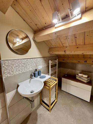 a bathroom with a sink and a mirror at Casa Vacanze Guccini in Porticello