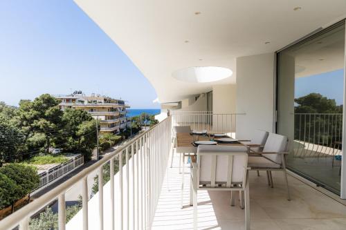 Architectural 3BR Luxury Oasis 3rd Floor in Voula