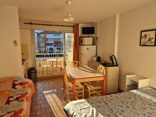 Studio vue mer, piscine , Clim , tout à pied