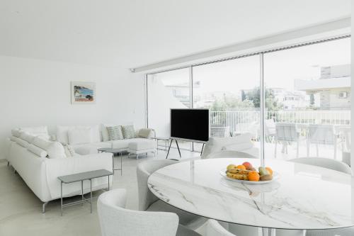 Architectural 3BR Luxury Oasis 3rd Floor in Voula
