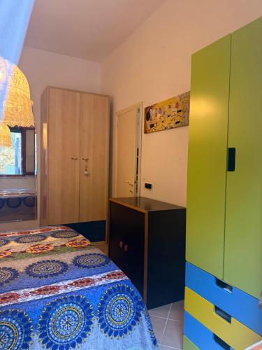 a bedroom with a bed and a cabinet at Appartamento elba da Susanna in Portoferraio