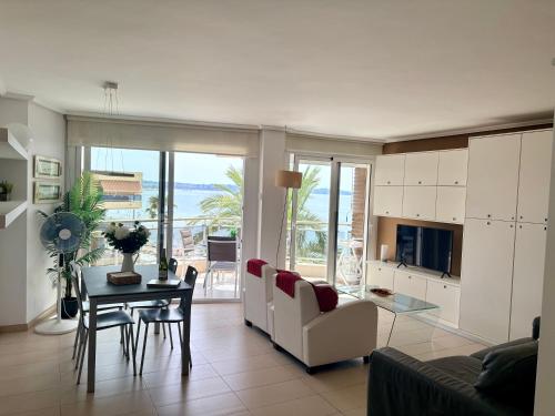 Apartamento frente al mar con WIFI y parking.