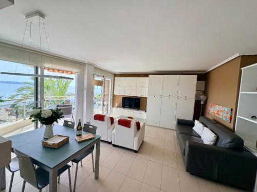 Apartamento frente al mar con WIFI y parking.