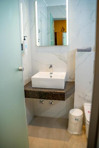 a bathroom with a sink and a mirror at Hotel Kosta Famissi in Kalabaka