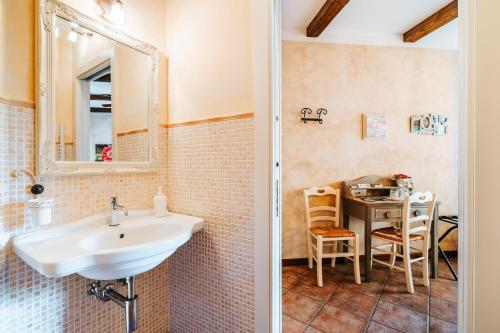 a bathroom with a sink and a table at B&B Il Feriolo in Baveno