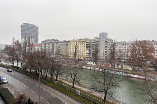 Riverfront Central Apartment