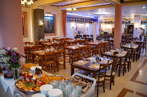 Hotel Kosta Famissi