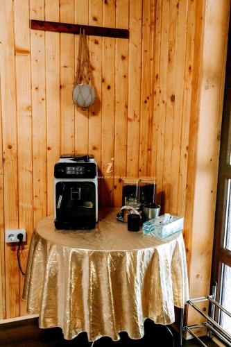 a room with a table with a stove on it at Iezer Mountain Escape in Lunca Ampoiţei