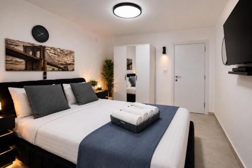a bedroom with a large bed and a television at סוויטת גן ליד הים in Qiryat Yam