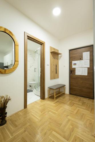 a room with a door and a bench next to a bathroom at Dana in Požarevac
