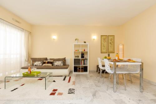 Superb 50m2 Flat - 4 min to Palais, 1 min to Beach