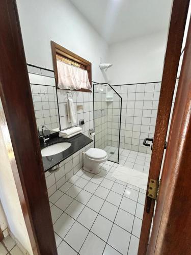 a bathroom with a toilet and a sink at Pousada Girassol in Itacaré