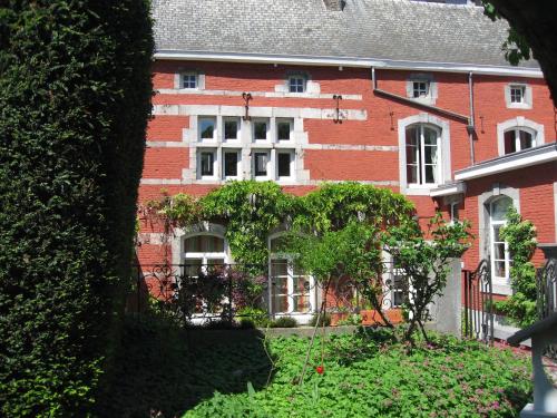 Zahrada ubytování Chambre d'Hôtes Les Augustins - Parking sécurisé - Borne de recharge