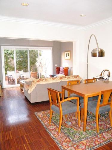 Suitur Courtyard Apartment