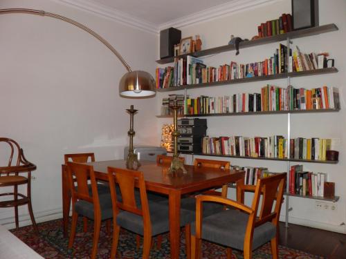 Suitur Courtyard Apartment