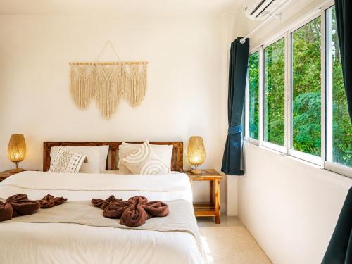 two beds in a room with two windows at Boho House - 2mn Srithanu - King Bed - 4K SmartTV in Hinkong