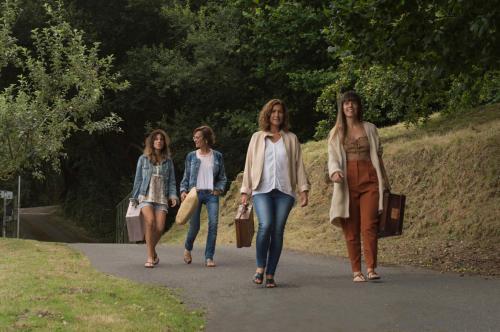 three women walking down a path with luggage at Caserio Urikosolo in Bilbao