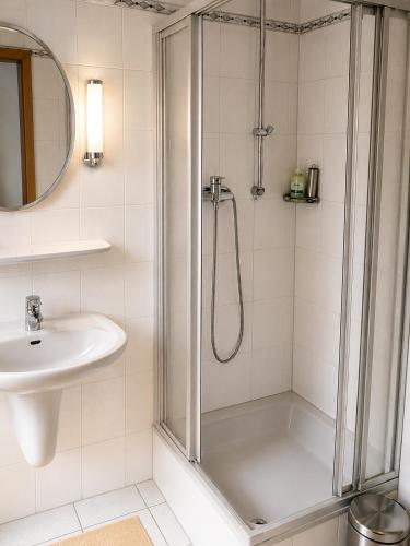 a bathroom with a shower and a sink at Bed and Breakfast - Rheingauer Hof in Oestrich-Winkel