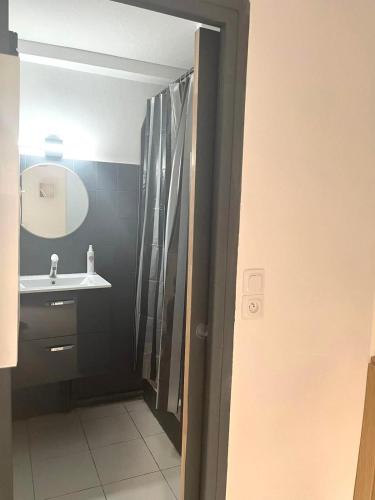 Cozy and bright Azur studio in Carcassonne