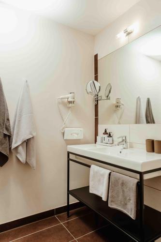 a bathroom with a sink and a mirror at Arx Boutiquehotel in Schladming