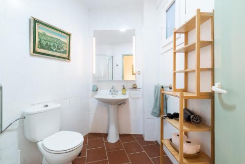 a bathroom with a toilet and a sink at Patio Morisco - WIFI - free parking in Órgiva