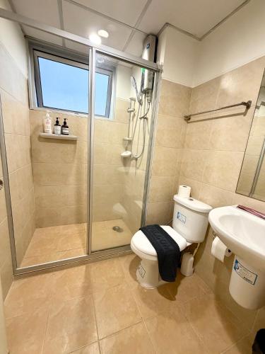 a bathroom with a shower and a toilet and a sink at Breezy 1BR Near BTS Udomsuk in Amphoe Phra Khanong