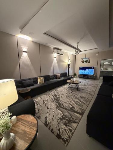 a living room with a couch and a table at بيت وقف الخير اسبوعي وشهري Charity endowment house, weekly and monthly in Medina