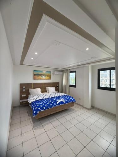 a bedroom with a large bed in a room at Etienne Gae 2 in Douala