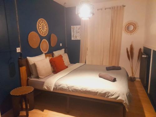 a bedroom with a bed with a pillow on it at Oasis in Agen