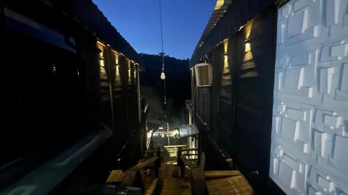 a view of an alley between two train cars at Avocado in Domingos Martins