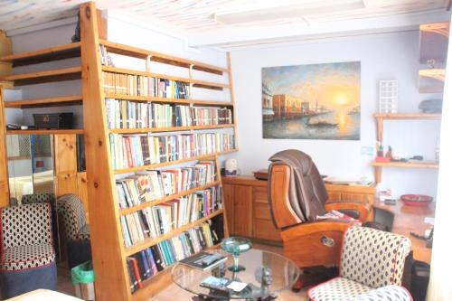 Die Bibliothek in der Ferienwohnung