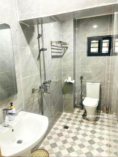 a bathroom with a sink and a toilet at Appart lotus in Cocody
