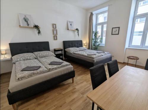 Central Renovated Long-Term Apartment