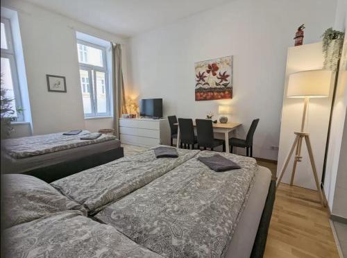 Central Renovated Long-Term Apartment