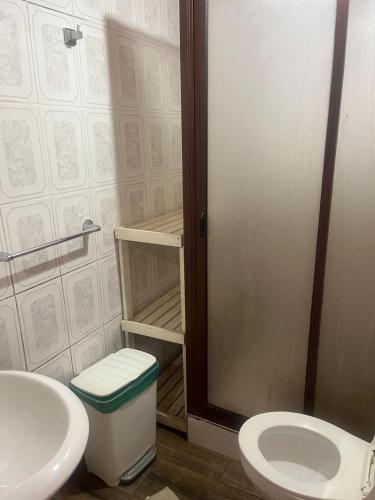a bathroom with a toilet and a sink at Alojamiento Halcones in Concepción