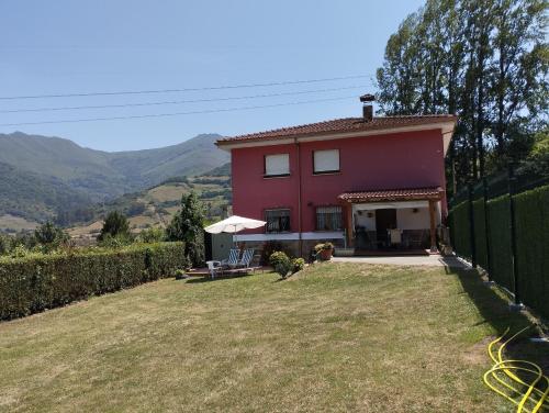 a red house with a yard with a fence at Ca Blanca in Sorribas